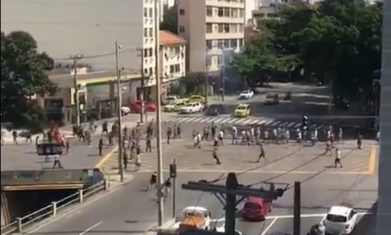 Avenida Maracanã foi um dos locais de confusão (Foto: Reprodução/Twitter)