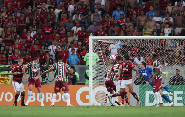 Léo Duarte marca o segundo gol do Flamengo
