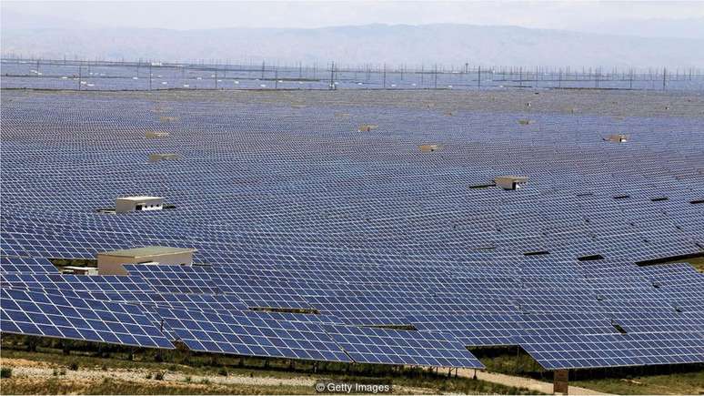 As fazendas solares em Qinghai aproveitam ao máximo o sol e céu limpo do Planalto Tibetano