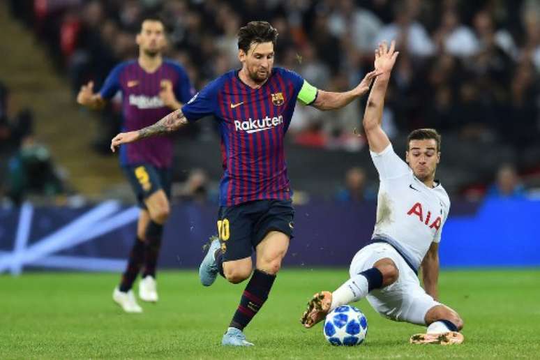 Messi foi comandado por Guardiola no Barcelona (Foto: Glyn Kirk / AFP)