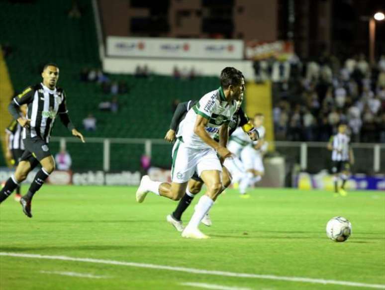 Guilherme Parede marcou o segundo gol do Coxa em Floripa (Foto: Divulgação/ Coritiba)