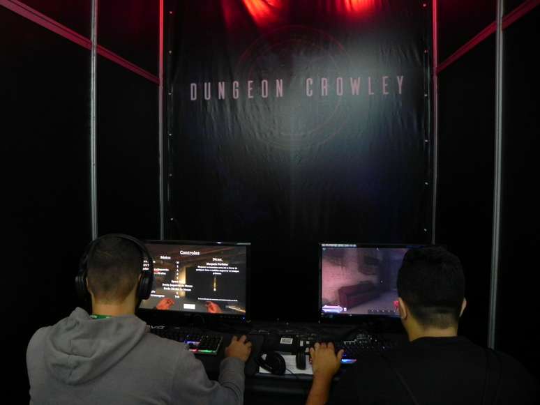 Estande da Animus, onde as pessoas puderam testar o game de RPG &#034;Dungeon Crowley&#034; na BGS