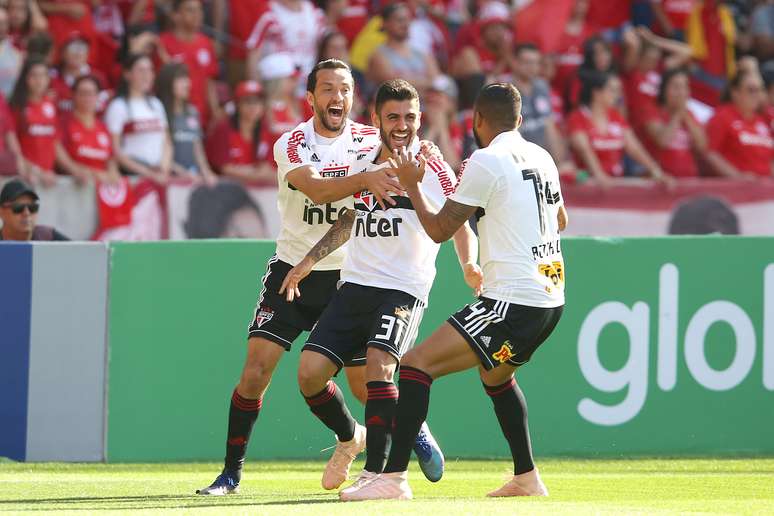 Liziero comemora gol do São Paulo