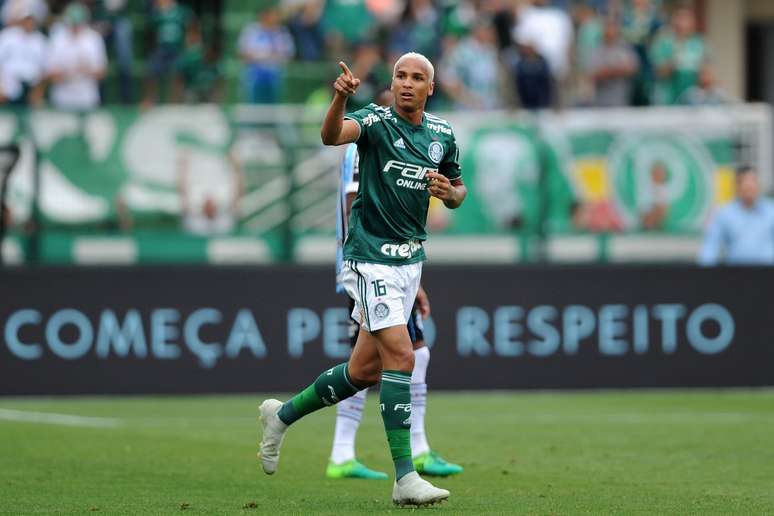Deyverson comemora gol do Palmeiras