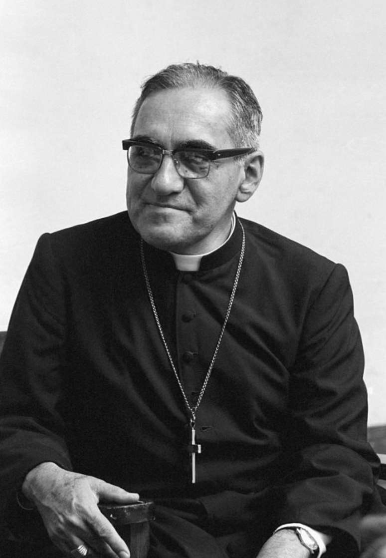 Monsenhor Romero: 'A Igreja tem que estar com o povo, e não com o governo'