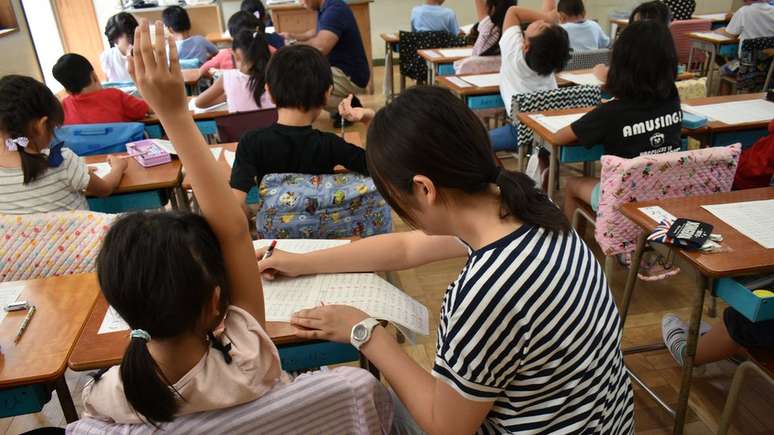 Novas reformas da educação no Japão incluem valorizar a aprendizagem ativa, onde o aluno é protagonista e o professor, mediador