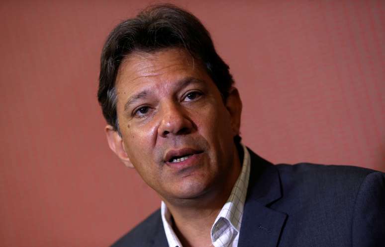 Candidato do PT &agrave; Presid&ecirc;ncia, Fernando Haddad, durante coletiva de imprensa em Bras&iacute;lia 11/10/2018 REUTERS/Adriano Machado 