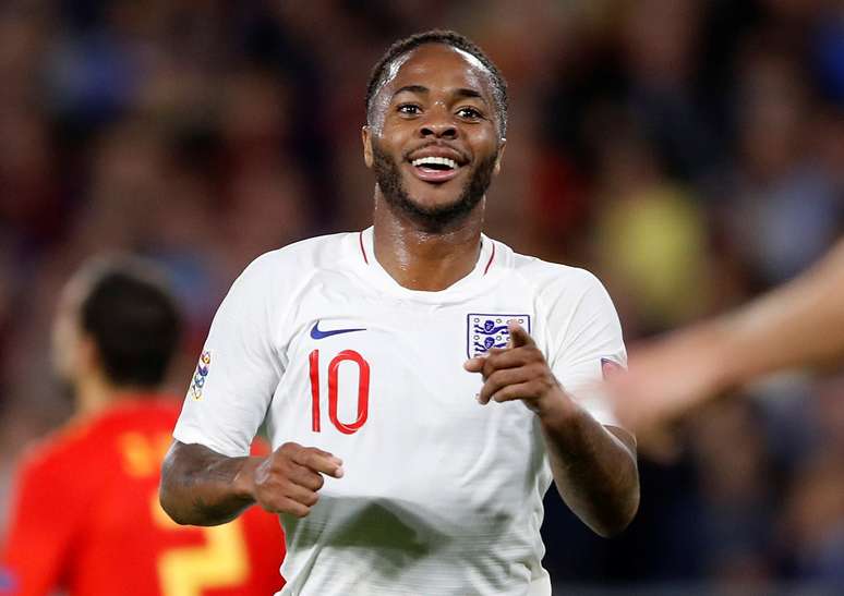 Sterling comemora gol da Inglaterra
 15/10/2018        Action Images via Reuters/Carl Recine