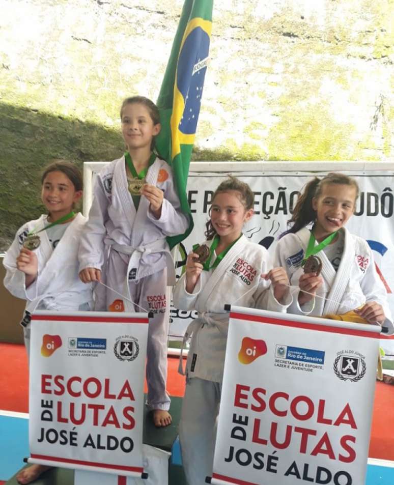 Atletas do Judô feminino na Escola de Lutas José Aldo também se destacaram na competição (Foto: Divulgação)