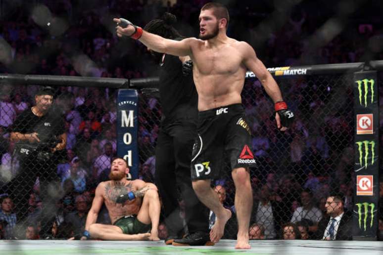 Khabib lançou desafio para Mayweather via rede sociais e recebeu o 'sim' do pugilista (Foto: Getty Images / UFC)