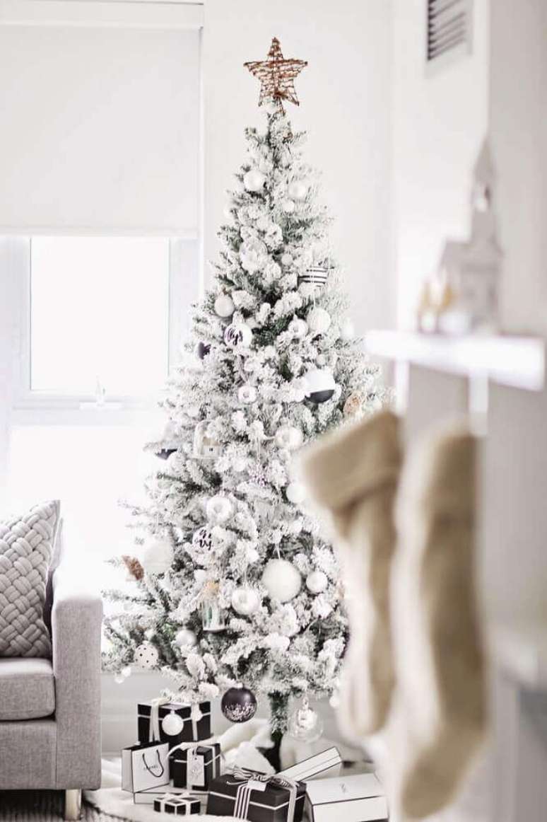 20. Linda decoração clean com árvore de natal branca – Foto: Christmas Design