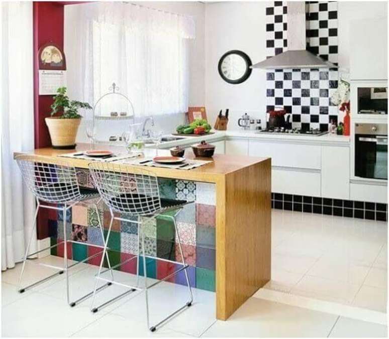 18- A cozinha americana pequena possui estilo vintage na decoração. Fonte: Mulher o Homem da Casa