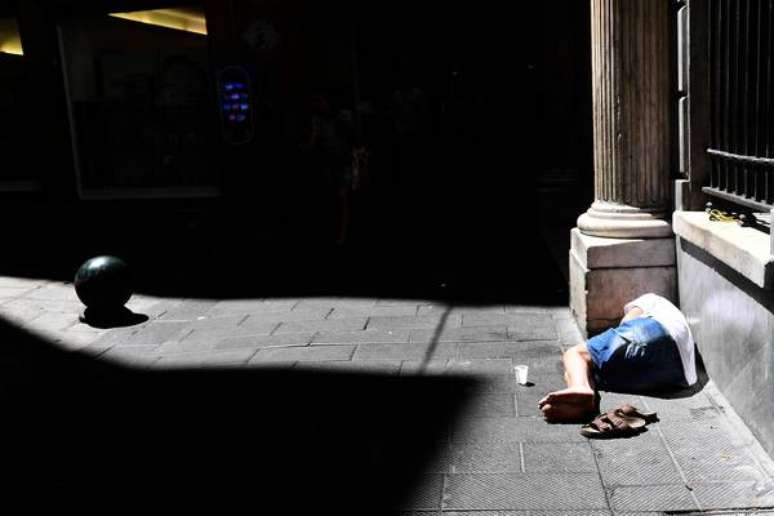 Governo da Hungria proíbe sem-teto de dormir nas ruas