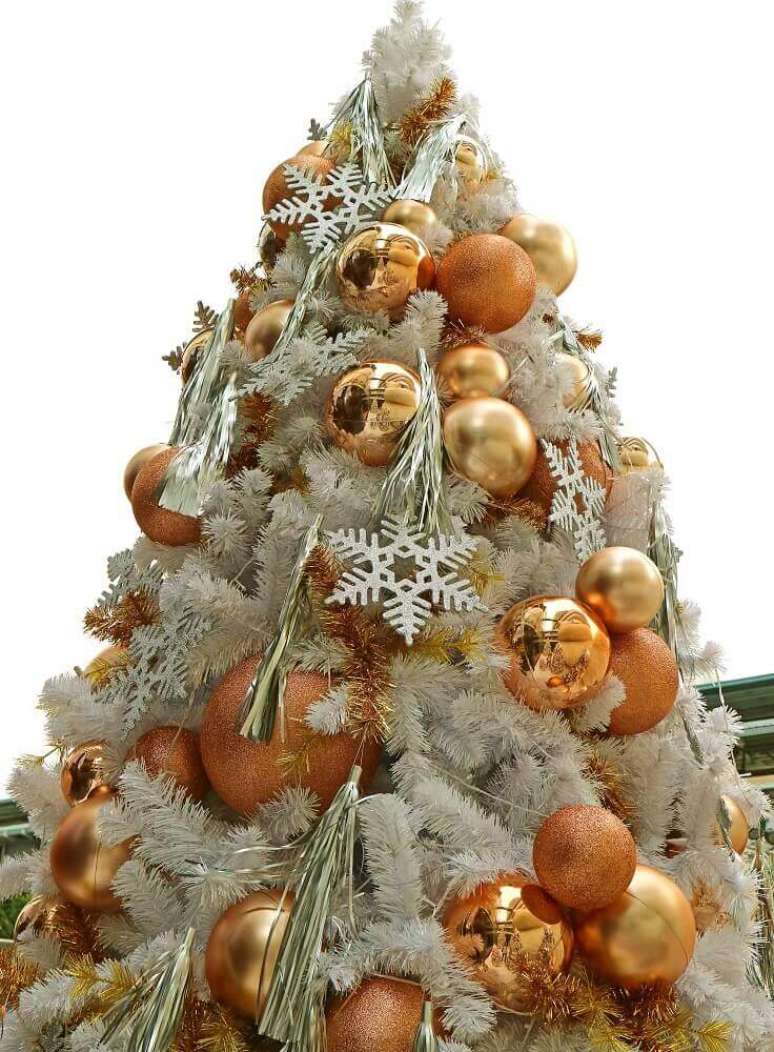5. Não cometa excesso na decoração da árvore de natal branca – Foto: 123RF