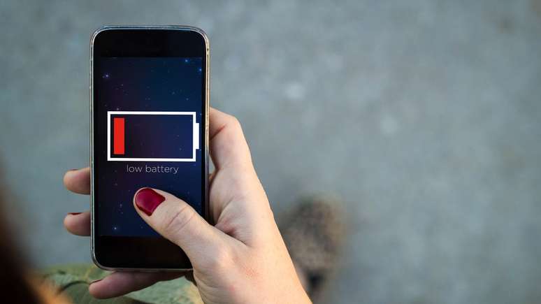 Quem nunca ficou sem bateria quando mais precisava usar o celular?