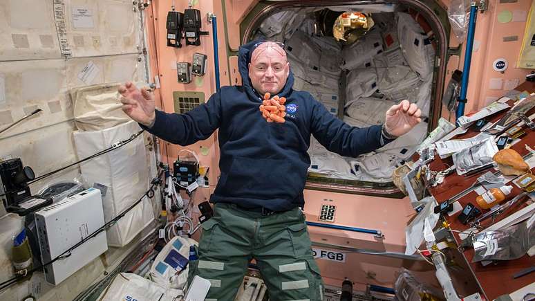 Astronauta e cenouras no espaço: Estudos sobre a nutrição podem fornecer a chave para missões mais longas e distantes