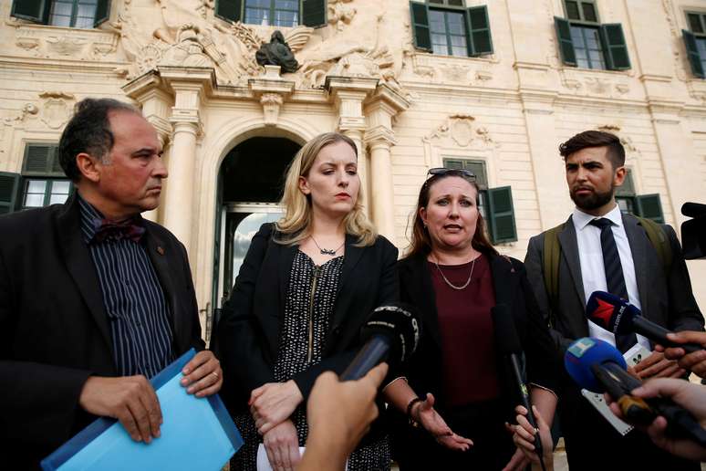 Representantes de entidades jornalísticas falam com repórteres após se reunirem com o primeiro-ministro de Malta, Joseph Muscat, sobre o assassinato da jornalista Daphne Caruana Galizia
15/10/2018
REUTERS/Darrin Zammit Lupi