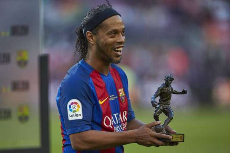 Ronaldinho em amistoso com o Barcelona, em 2017