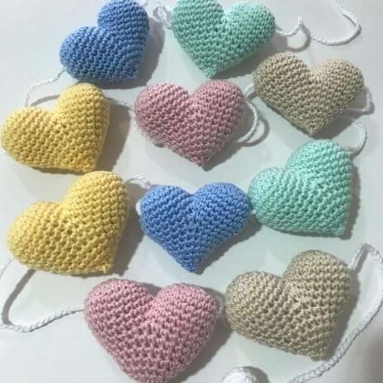 6. É possível também fazer uma cortina de coração de crochê. Foto de Varanda Encantada