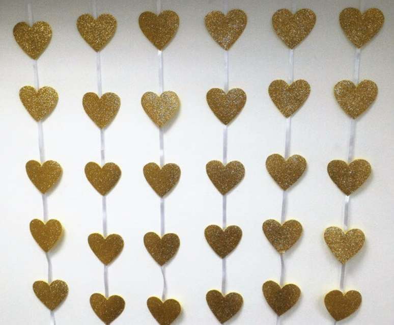 34. Cortina de cora&ccedil;&atilde;o dourado. Foto de Fazendo Arte com Tonton