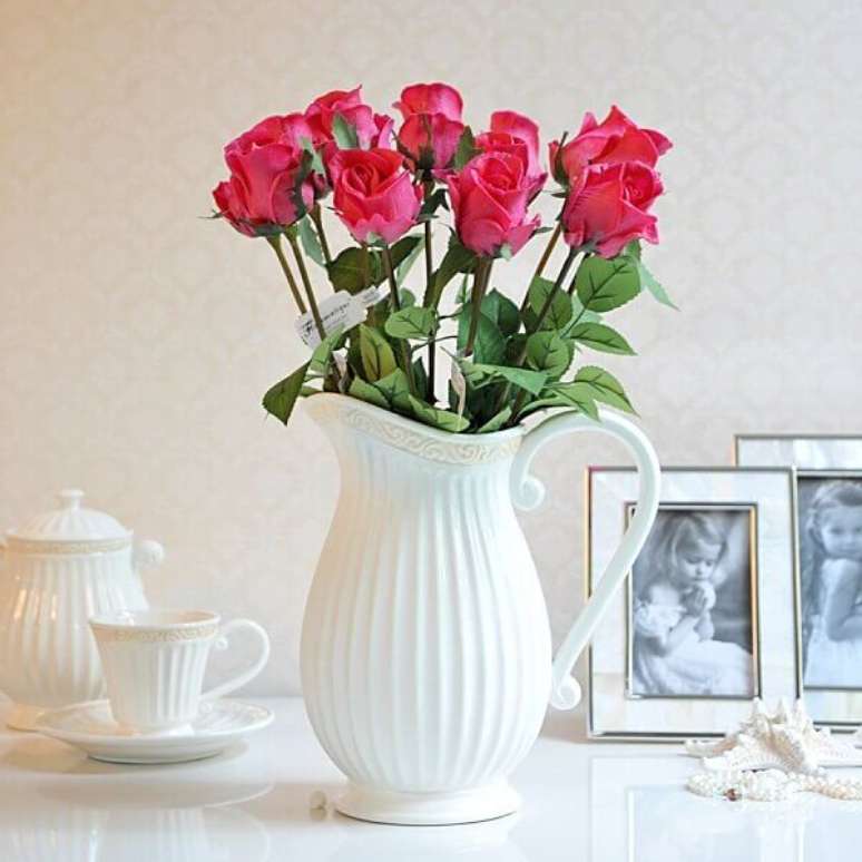 3- Os arranjos de flores artificiais podem ser montados em vasos ou jarros. Fonte: Liusn