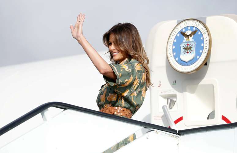 Primeira-dama dos Estados Unidos, Melania Trump, pousa em Nair&oacute;bi, no Qu&ecirc;nia 06/10/2018 REUTERS/Carlo Allegri 