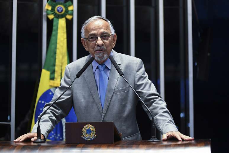 O senador João Capiberibe (PSB-AP) na tribuna do Senado