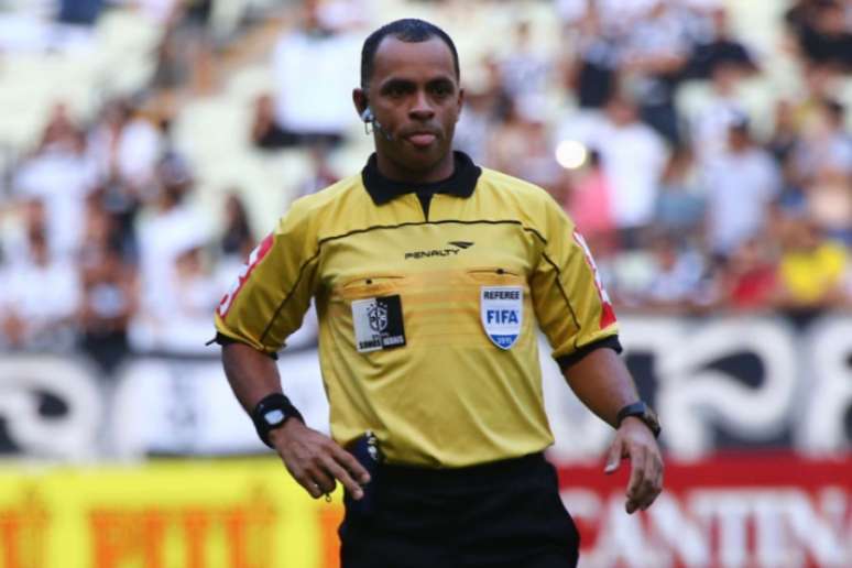 Wilton Pereira Sampaio é árbitro da Fifa desde 2013