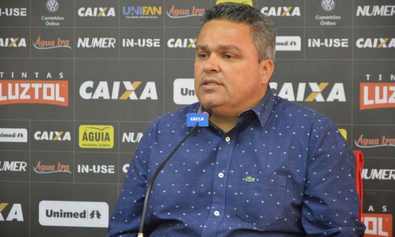 Adson Batista comenta chegada do novo técnico (Foto: Paulo Marcos / Atlético-GO)