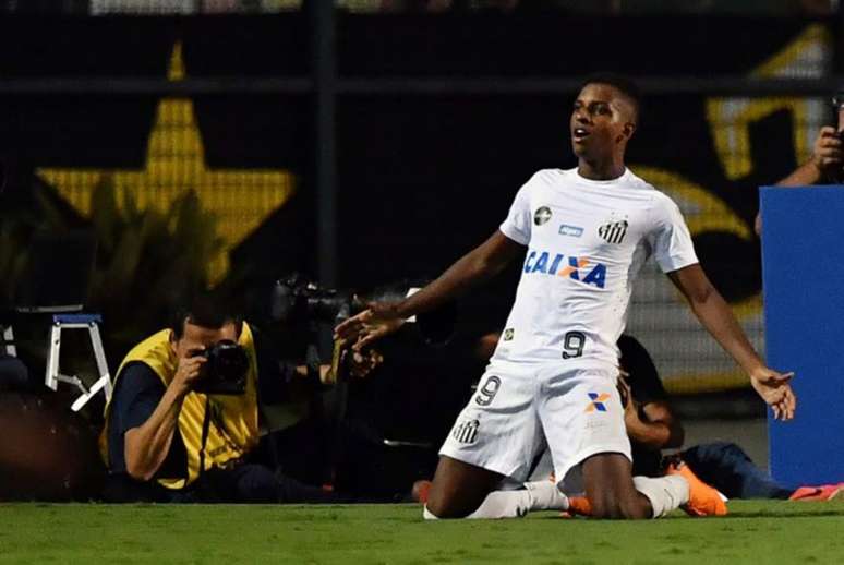 Rodrygo retorna ao Santos (Foto: NELSON ALMEIDA / AFP)