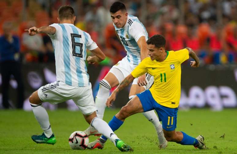 Dificuldade para conduzir a bola e atuações ruins marcam as atuações de Philippe Coutinho como interior nas últimas partidas da Seleção Brasileira (Foto: Pedro Martins / MoWA Press)