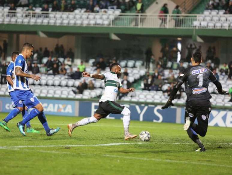 Chiquinho fez o gol de empate do Coritiba (Foto: Divulgação/ Site oficial)