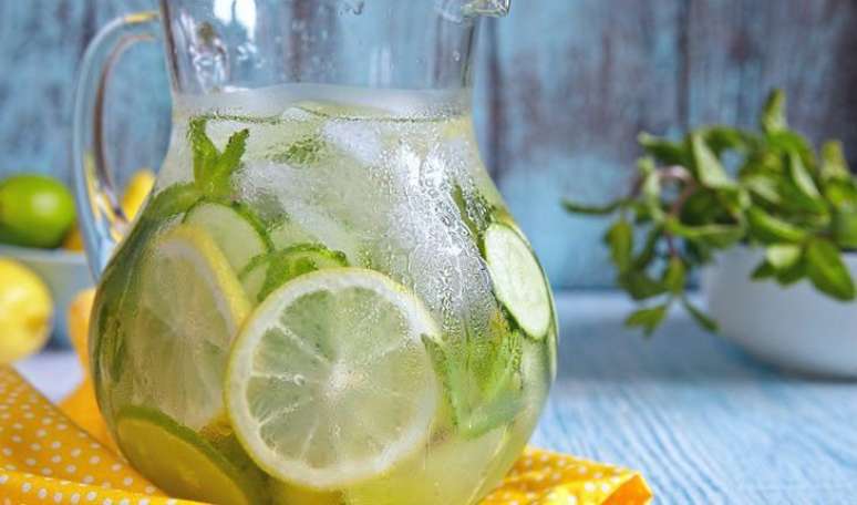 &Aacute;GUA: manter-se hidratado &eacute; uma forma de aliviar a vontade de doce, que muitas vezes aparece por desidrata&ccedil;&atilde;o, um sinal de que o corpo est&aacute; precisando de &aacute;gua 