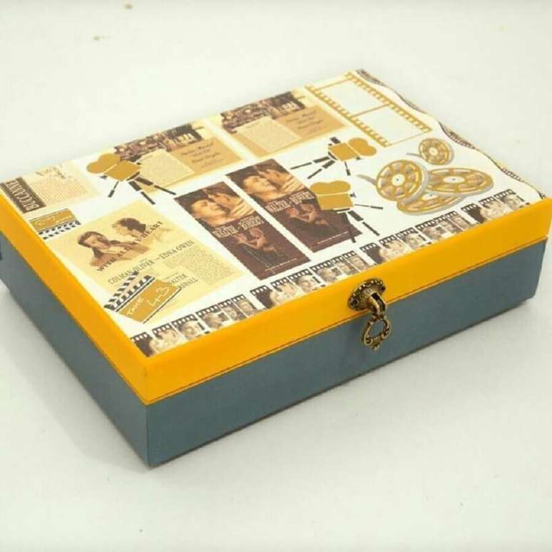 53. A caixa de madeira decorada também pode ser personalizada com fotos suas – Foto: Scrap & Artesanato Décor