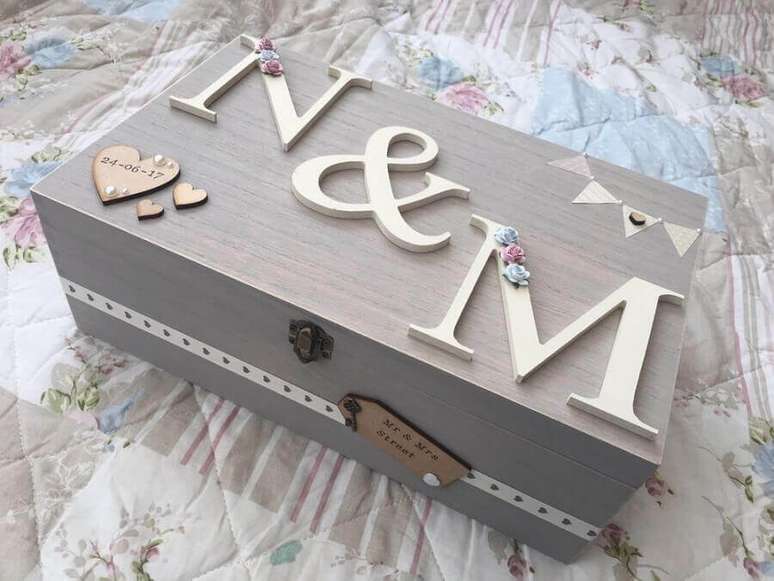 6. Faça uma caixa de MDF para casamento especialmente para os seus padrinhos – Foto: Pinterest