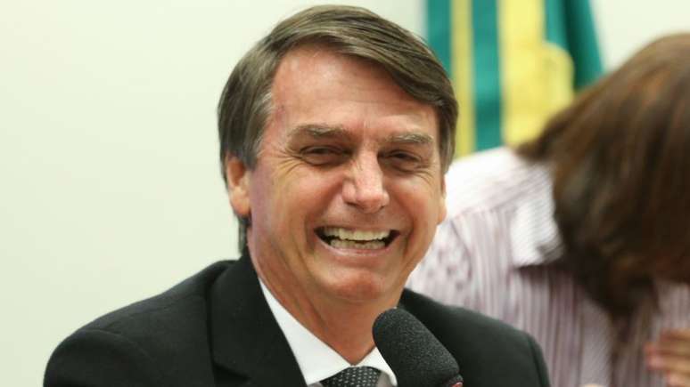 Ao insistir no discurso da 'ameaça à democracia', esquerda leva o jogo para terreno onde Bolsonaro leva vantagem, diz professor