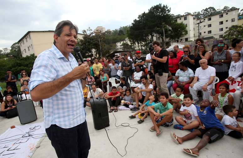 O candidato do PT, Fernando Haddad, em campanha