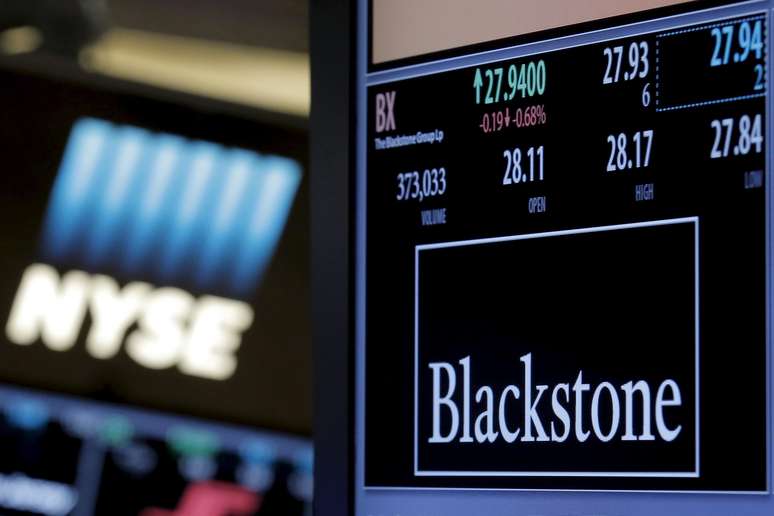 Logo da Blackstone é visto na Bolsa de Valores de Nova York, nos Estados Unidos 04/04/2016 REUTERS/Brendan McDermid 