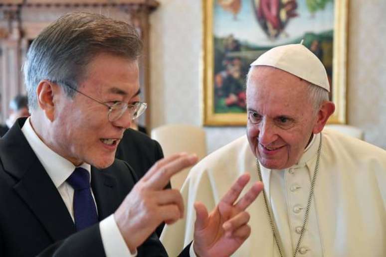 Papa Francisco com o presidente da Coreia do Sul, Moon Jae-in