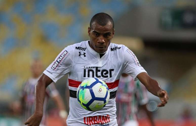 Régis fez 15 jogos oficiais pelo Tricolor antes de ter seu contrato rescindido com o clube (Rubens Chiri/saopaulofc.net)
