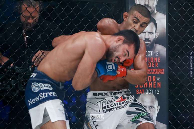 Douglas Lima levou a melhor sobre Andrey Koreshkov e avançou para semifinal do GP do Bellator (Foto: Bellator)