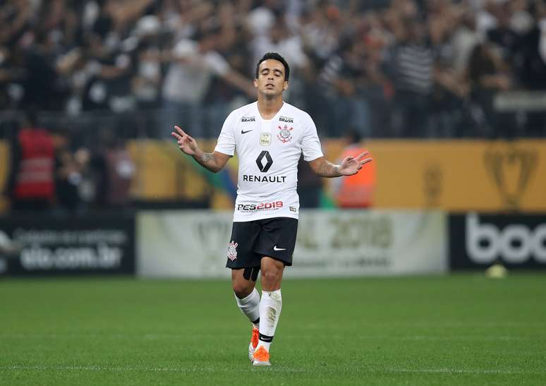 Jadson comemora gol de empate do Corinthians