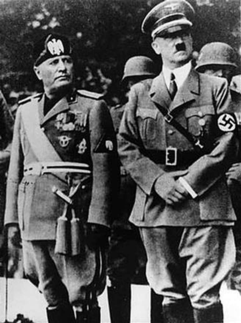 Benito Mussolini com seu aliado nazista Adolf Hitler