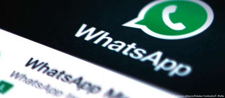 Reportagem acusou empresários de pagarem milhões de reais para disparar mensagens contra o PT no WhatsApp.
