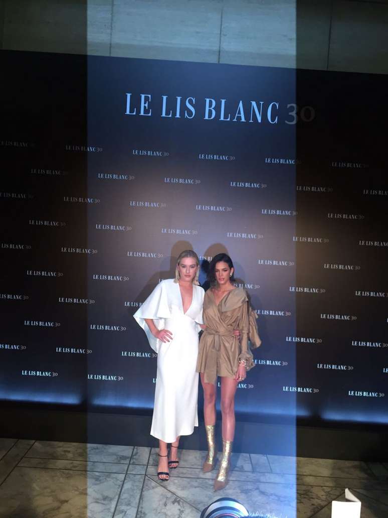 Bruna Marquezine foi convidada para o desfile de 30 anos da Le Lis Blanc
