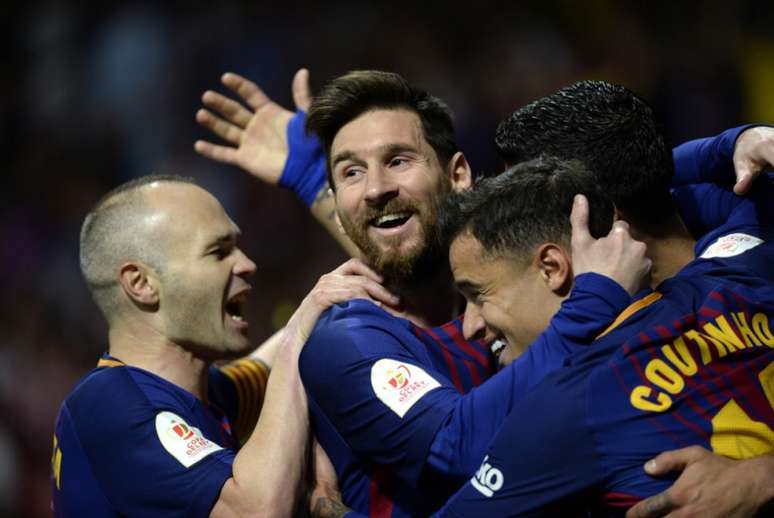 Jogadores do Barcelona comemoram o título da Copa do Rei na última temporada (Foto: AFP)