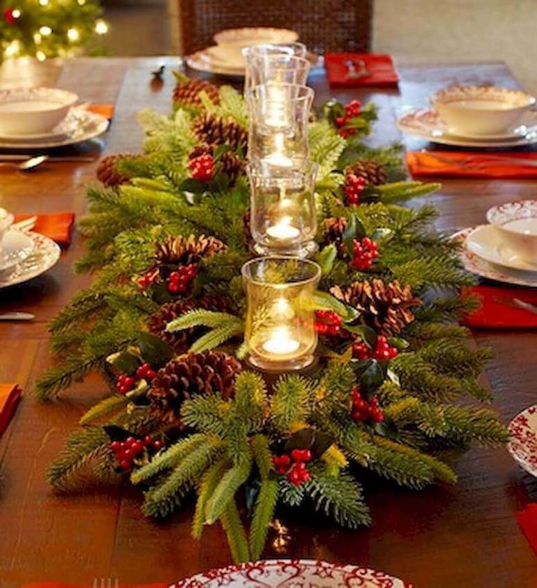 25. Os arranjos de mesa de natal não podem atrapalhar a comunicação entre os convidados, por isso, sempre observe a altura – Foto: Pinterest