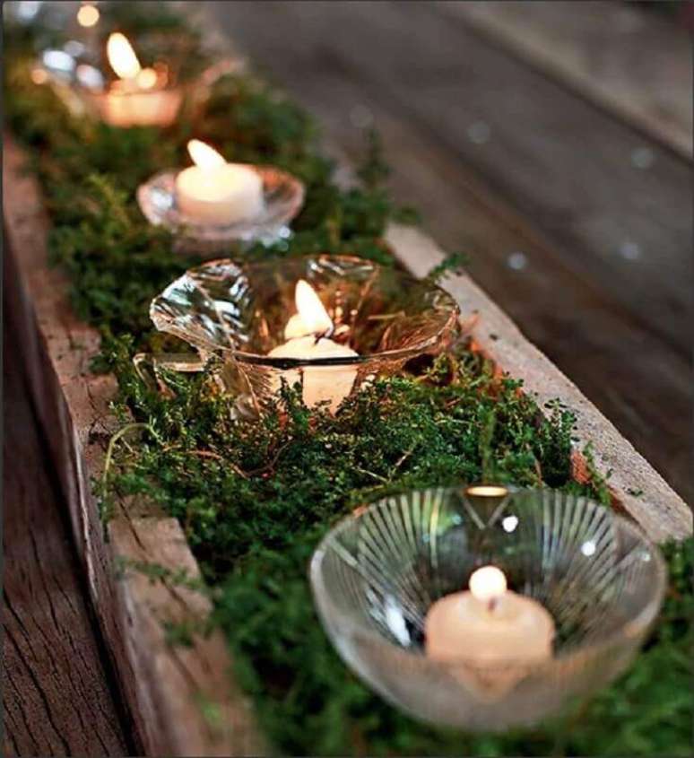 47. A decoração rústica com arranjos de natal sempre dão um charme a mais para o ambiente – Foto: Pinterest