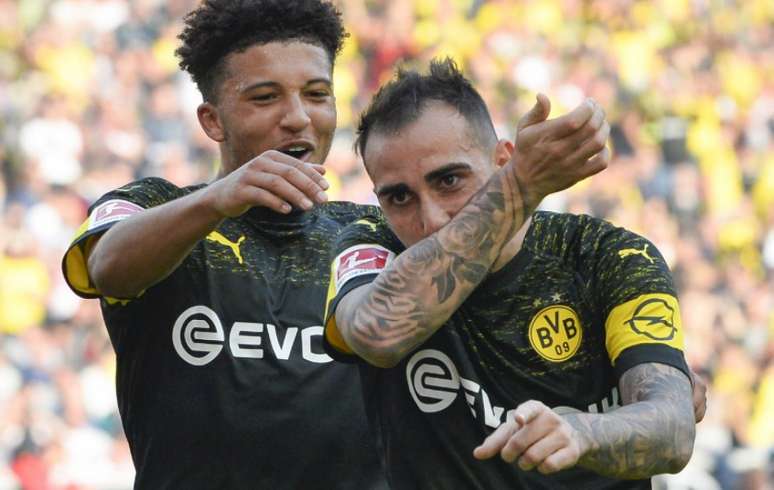 Alcácer vive grande fase com a camisa do Dortmund (Foto: THOMAS KIENZLE / AFP)