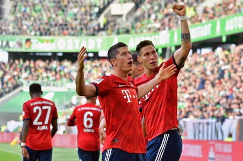 Lewa foi o cara do Bayern na Volkswagen Arena (Foto: JOHN MACDOUGALL / AFP)